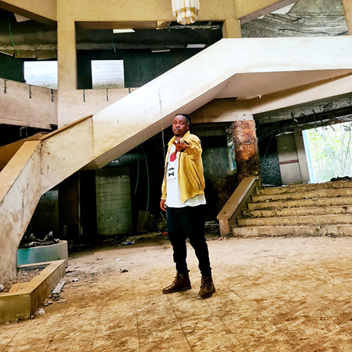 Cumber in Highlife video